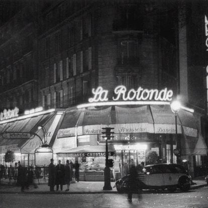 La Rotonde, Boulevard du Montparnasse, 1939. Private Collection. Artist Anonymous. (Photo by by Fine Art Images/Heritage Images via Getty Images)    ----PIEFOTO----  Imagen de La Rotonde, en París, en 1939.