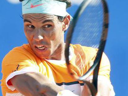 Nadal devuelve una bola en su partido ante Almagro.