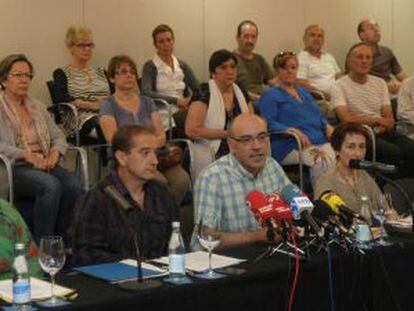 Un momento de la presentaci&oacute;n de la iniciativa de las v&iacute;ctimas esta ma&ntilde;ana en San Sebasti&aacute;n.
