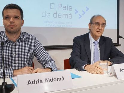 Antoni Garrell y Adrià Aldomà, en la presentación de la plataforma El País de mañana en el Colegio de Periodistas.