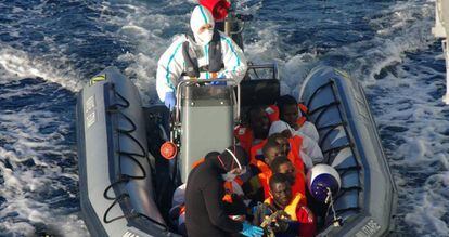 Rescate de inmigrantes en el Mediterr&aacute;neo