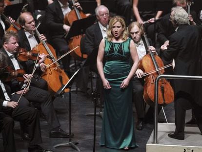 La mezzosoprano Ekaterina Gubanova, con la Orquesta Filarm&oacute;nica de San Petersburgo.