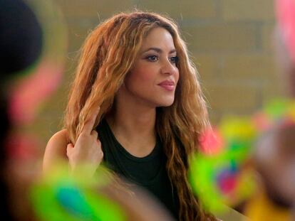 AME175. BARRANQUILLA (COLOMBIA), 16/09/2023.- La cantante colombiana Shakira habla durante la inauguración de la Institución Educativa Distrital Nuevo Bosque Pies Descalzos, hoy, en Barranquilla (Colombia). Shakira asistió a la inauguración de la Institución Educativa Distrital Nuevo Bosque Pies Descalzos, ubicada en un barrio de muy escasos recursos al sur de la ciudad y con la que darán educación a unos mil estudiantes anualmente. EFE/ Ricardo Maldonado Rozo
