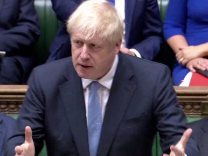 El primer ministro de Reino Unido, Boris Johnson, en su primera comparecencia en el Palacio de Westminster.