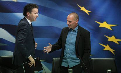 El presidente del Eurogrupo, Jeroen Dijsselbloem, con Varoufakis.
