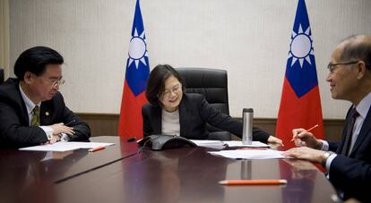 La presidenta de Taiwan, Tsai Ing-wen, durant la trucada amb Trump.