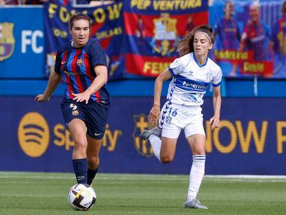 Un lance del juego del partido entre el Barcelona y el Granadilla de Tenerife de la Liga Femenina de fútbol.