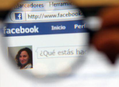 Una página de la red social Facebook con la fotografía de una abonada.