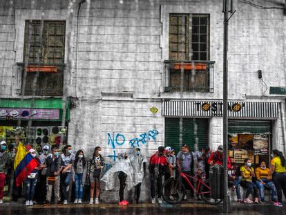 Manifestantes contra la reforma tributaria en Colombia