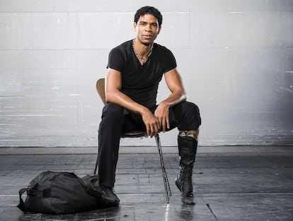 El bailarín y coreógrafo Carlos Acosta, criado en el barrio marginal de Los Pinos en La Habana, se convirtió en una leyenda internacional de la danza.