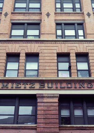 El Mietz Building, en el 128 Mott Street. En 'El Padrino' se convierte en la Genco Olive Oil.