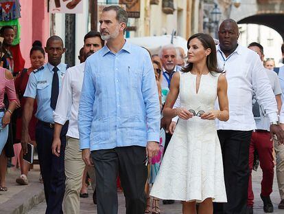 Los reyes el pasado martes paseando por el centro histórico de La Habana.