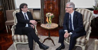 El president de Flandes, Geert Bourgeois, amb Carles Puigdemont, en una reunió a Gant, el 2016.