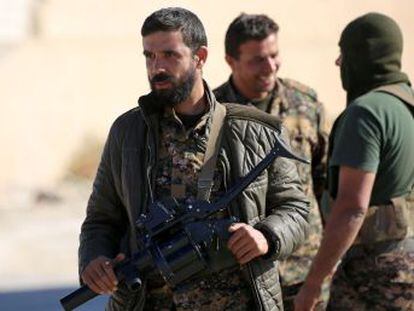 Fuerzas kurdas encabezan el ataque a Raqa mientras el Pentágono trata de contener a Turquía