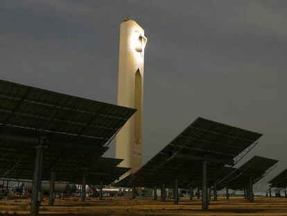 Una de las plantas solares de Abengoa en Sevilla.