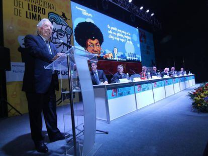 Mario Vargas inaugura la feria de Lima en presencia de las autoridades.