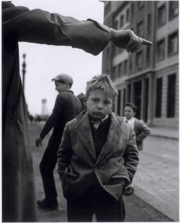 Fotografía de la serie 'La calle' (1958-1961), de Joan Colom.