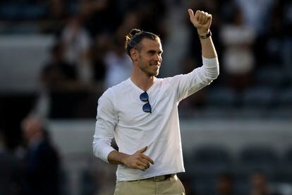 Gareth Bale saluda a la afición del Los Angeles FC antes de que se disputara el derbi contra el LA Galaxy, el pasado 8 de julio.