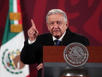 El presidente López Obrador durante su conferencia diaria en Palacio Nacional este 19 de diciembre.