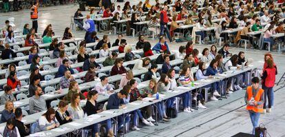 Proceso selectivo para cubrir plazas de enfermería, el domingo 12 de mayo, en Gijón.
