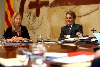 Artur Mas y la vicepresidenta Neus Munt&eacute; en la reuni&oacute;n semanal del Govern. 