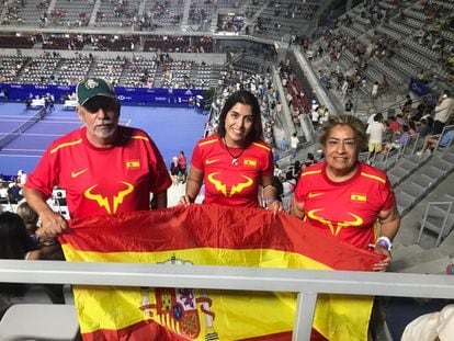 La familia Reading, durante la segunda ronda en el Abierto de Acapulco.