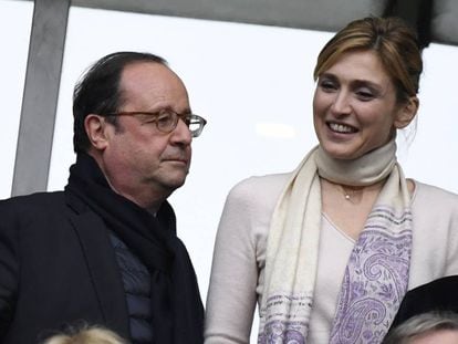 François Hollande y Julie Gayet el pasado sábado en el partido de rugby que enfrentó a Francia e Inglaterra en Saint-Denis.