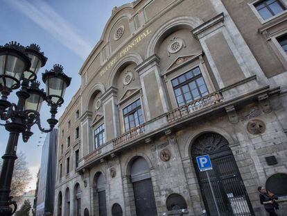 Aspecto que ofrec&iacute;a la semana pasada la fachada del Teatro Principal, en La Rambla de Barcelona.