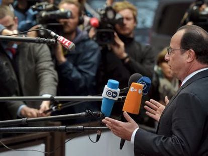 El presidente franc&eacute;s, Fran&ccedil;ois Hollande, atiende a los medios el pasado lunes en Bruselas. 