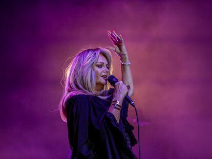 La cantante Bonnie Tyler, durante un concierto en el Hipódromo de la Zarzuela, el 30 de julio de 2021, en Madrid.