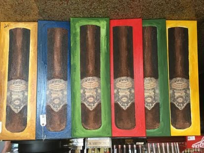 Dibujos de puros cubanos en una tienda de Miami.