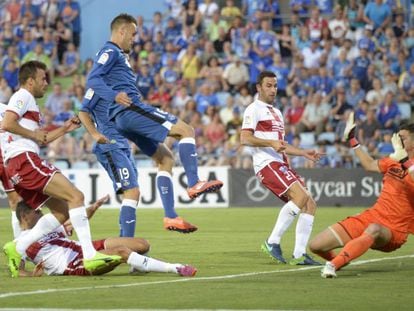 Cala marca el primer gol del Getafe al Huesca.