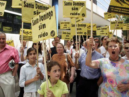 Manifestaci&oacute;n de los vecinos de Ciudad Santo Domingo en 2005.