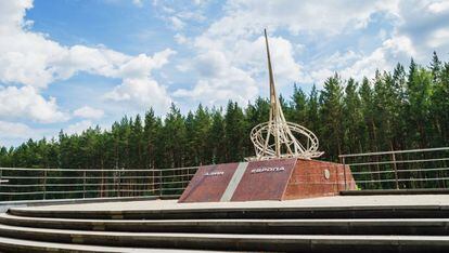El monumento que marca la frontera entre Europa y Asia, en Ekaterimburgo.