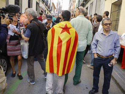 Decenas de personas asistieron el pasado domingo al acto a favor del refer&eacute;ndum catal&aacute;n en Madrid.