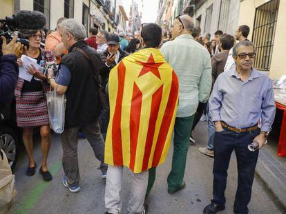 Decenas de personas asistieron el pasado domingo al acto a favor del referéndum catalán en Madrid.