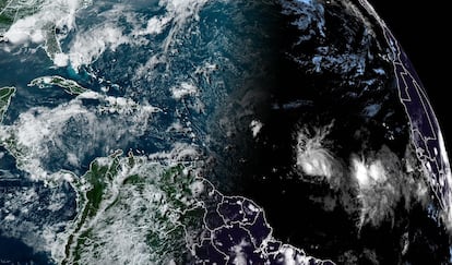 La tormenta tropical Bret, en el Atlántico, en una fotografía satelital, el 19 de junio.