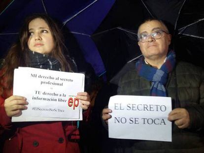 Los periodistas de Europa Press y 'Diario de Mallorca', Blanca Pou y Kiko Mestre, denunciaron en diciembre de 2018 la incautación de sus móviles.