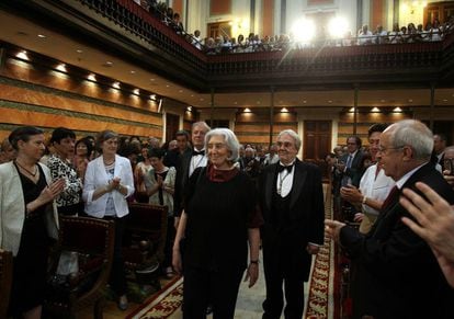 La escritora Clara Jan&eacute;s, en el acto de la lectura de su discurso de ingreso en la RAE.