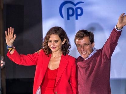 Isabel Díaz Ayuso y José Luis Martínez-Almeida celebran sus mayorías absolutas de mayo.