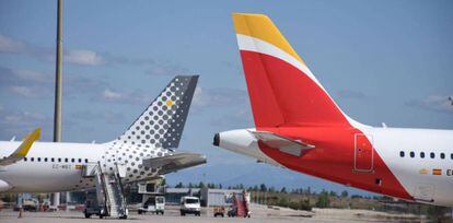Aviones de Vueling e Iberia, ambas del holding IAG.