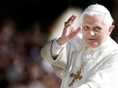 El papa Benedicto XVI, en la plaza de San Pedro del Vaticano, en una foto de archivo.