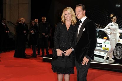 Michael Schumacher y su esposa Corinna en Berlín en octubre de 2010.