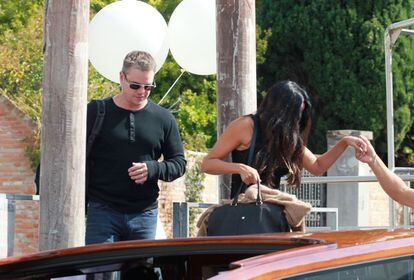 Matt Damon y su esposa Luciana Barroso han llegado este viernes a la ciudad de los canales.