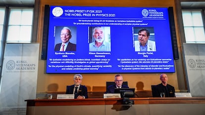 Los científicos Syukuro Manabe, Klaus Hasselmann y Giorgio Parisi han sido distinguidos con el Premio Nobel de Física de 2021 “por sus innovadoras contribuciones a nuestra comprensión de los sistemas físicos complejos”.