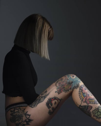 La tatoueuse Yaiza Durán a tout son corps décoré.