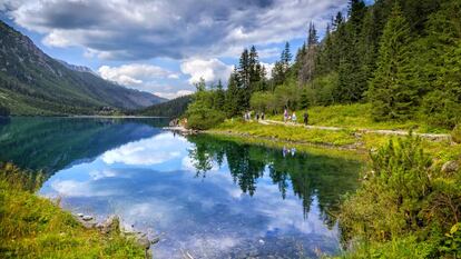El lago Morskie Oko, en la cordillera de los Tatras (Polonia).