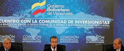 El vicepresidente de Venezuela Tareck El Aissami durante la primera reunión con acreedores para renegociar la deuda