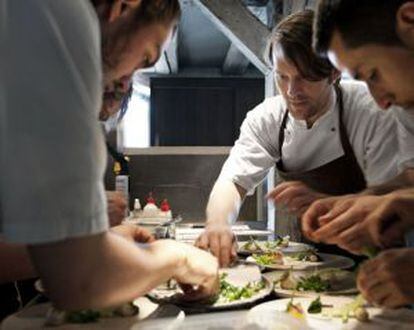 René Redzepi, con su equipo del restaurante Noma.