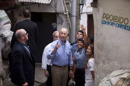 Biden, durante su visita a una favela en Río de Janeiro.